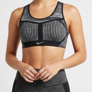 Nike Flyknit Women's Black and Gray Sports Bra size M like new
